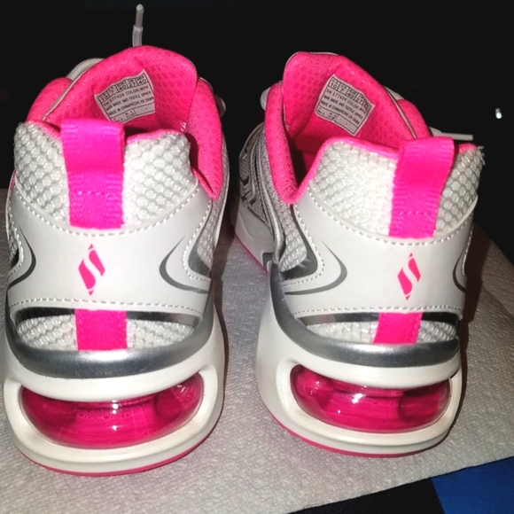 Sketchers Los Angeles - Picture 2 of 8